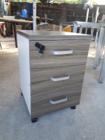 Movable 3-drawer pedestal
