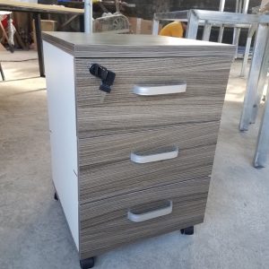 Movable 3-drawer pedestal