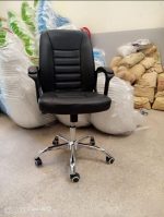 Medium back leather executive office seat